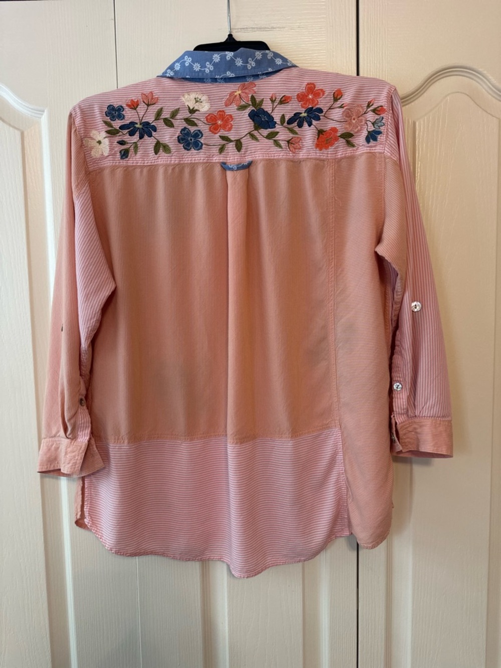 John Mark Women’s Pink Button up with  Floral Embroidery. Sz. L - Picture 3 of 8